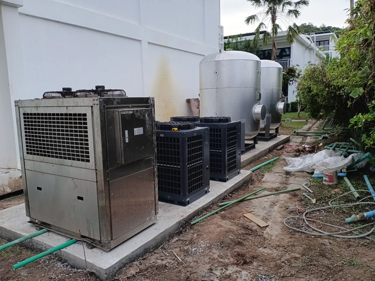 Renovate ระบบน้ำร้อนโรงแรม 200 ห้อง เป็น Heat Pump + IoT เกาะยาวใหญ่ จ.พังงา