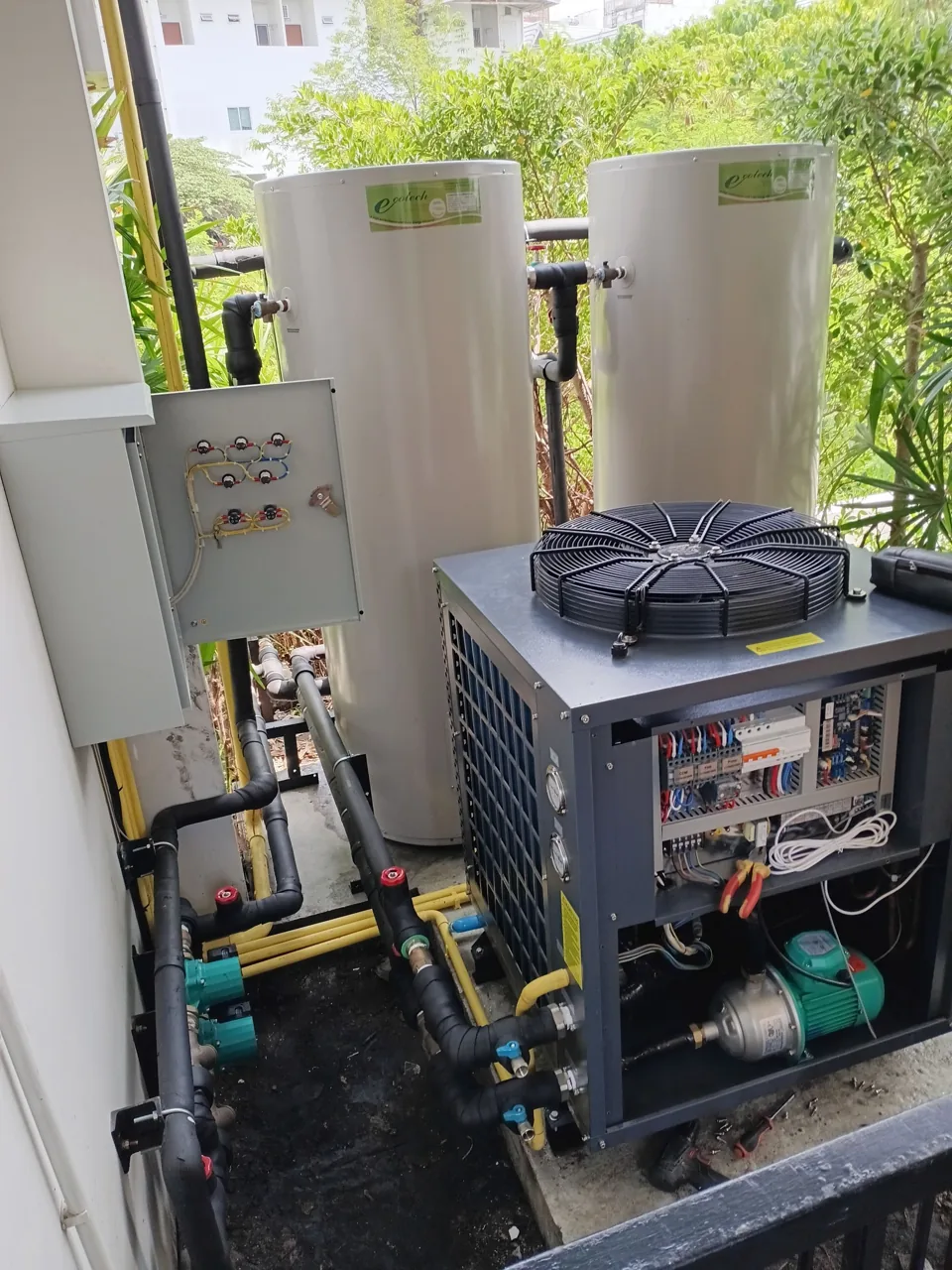 Renovate ระบบน้ำร้อนโรงแรม จากหม้อต้มน้ำร้อน เป็น Heat Pump + IoT จ.ภูเก็ต