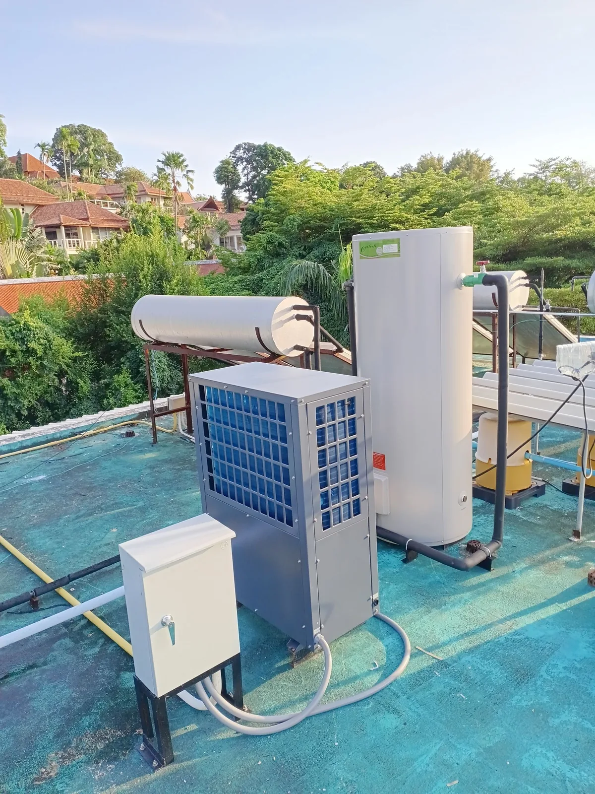 โรงแรม 4 ดาว 156 ห้อง หาดกะตะ ภูเก็ต ทยอยเปลี่ยนระบบโซลาร์เป็น Ecotech Heat Pump ทีละอาคาร — กินไฟแค่ 3 kW ต่อ 18 ห้องพัก - รูปที่ 3