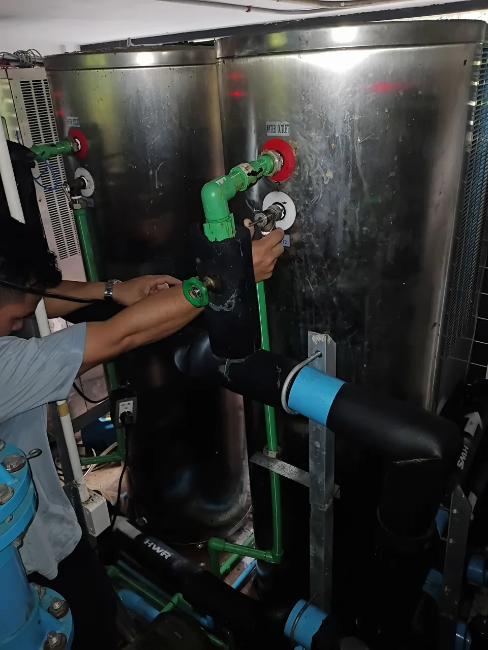 ซ่อมบำรุงระบบน้ำร้อน Ecotech Heat Pump โรงแรม 5 ดาว Pool Villa เกาะมะพร้าว จ.ภูเก็ต