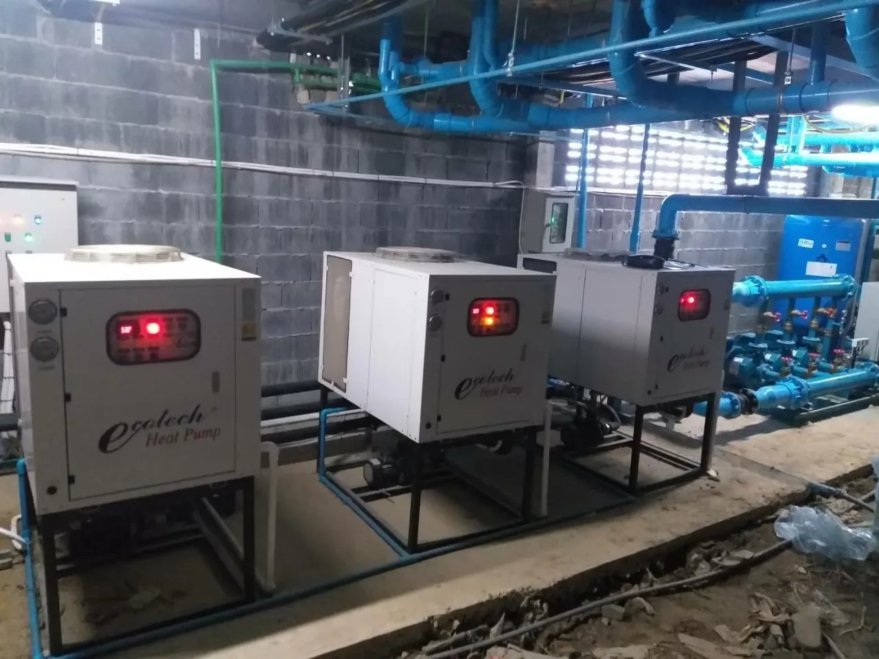 ซ่อมบำรุงประจำปี ระบบน้ำร้อน Heat Pump สปาขนาดใหญ่ 6 ไร่ จ.ภูเก็ต — Ecotech Heat Pump 1,000 ลิตร/ชม. 3 ตัว + ถังน้ำร้อน 15,000 ลิตร