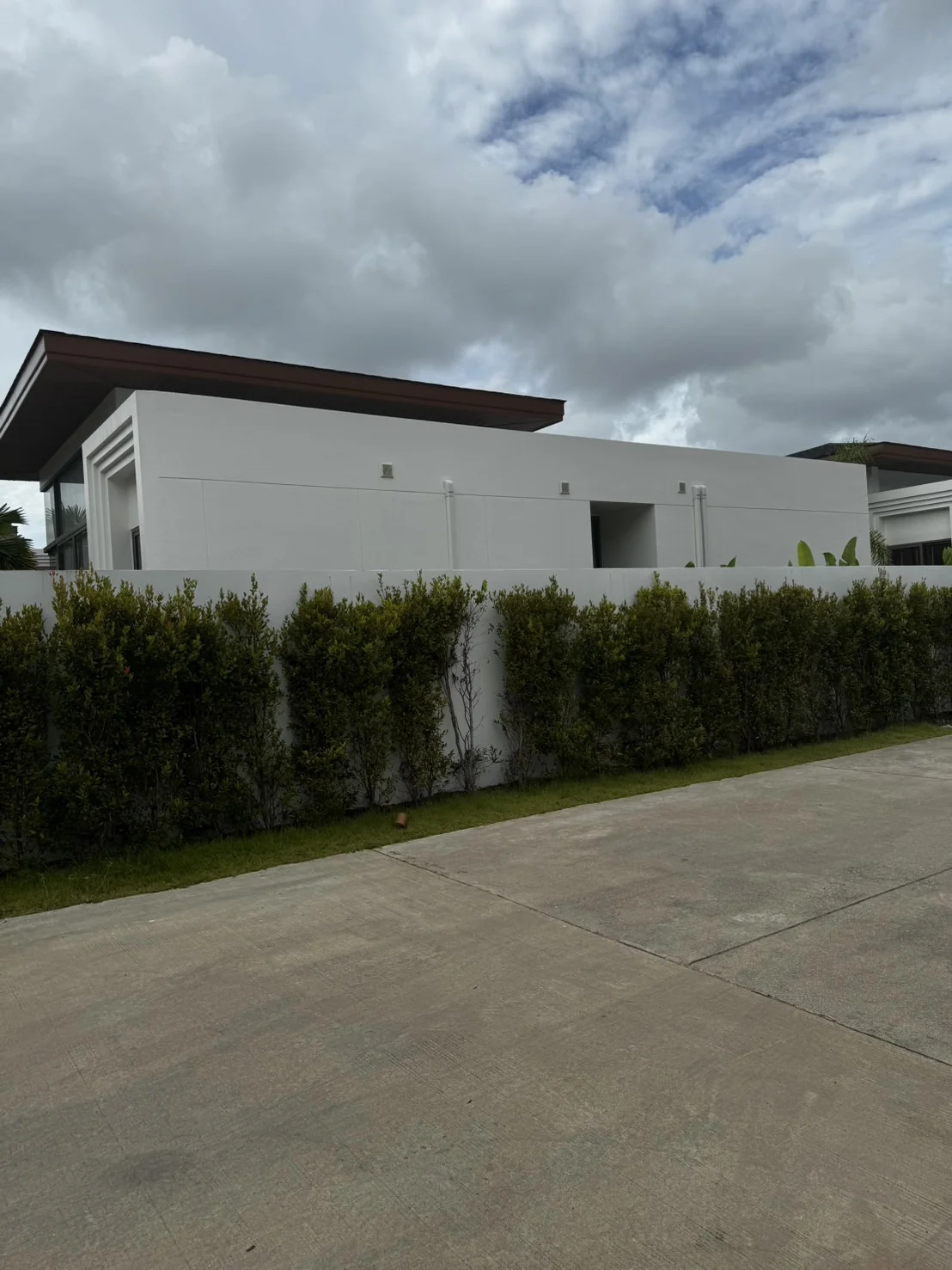 พูลวิลล่าส่วนตัว — เลือก Pool Heat Pump PHP-100 ให้สระ 3.2 × 11 เมตร - รูปที่ 1