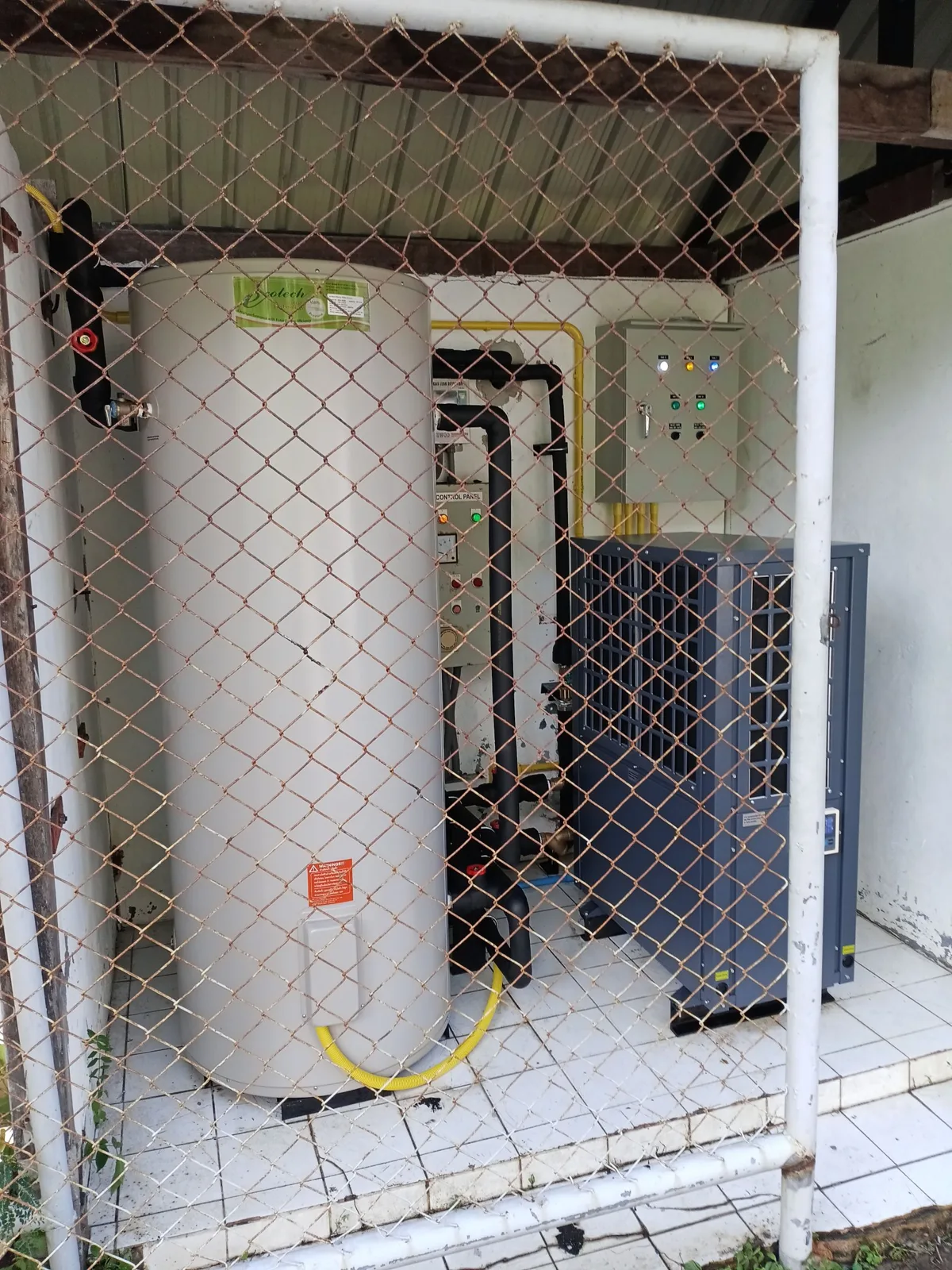 Heat Pump ในโรงงานอาหาร: ผลิตน้ำร้อน 60-75°C เลี้ยง Jacket ถังผสม ประหยัดค่าไฟกว่าหม้อต้มแก๊ส LPG และฮีตเตอร์ไฟฟ้าหลักล้านต่อปี