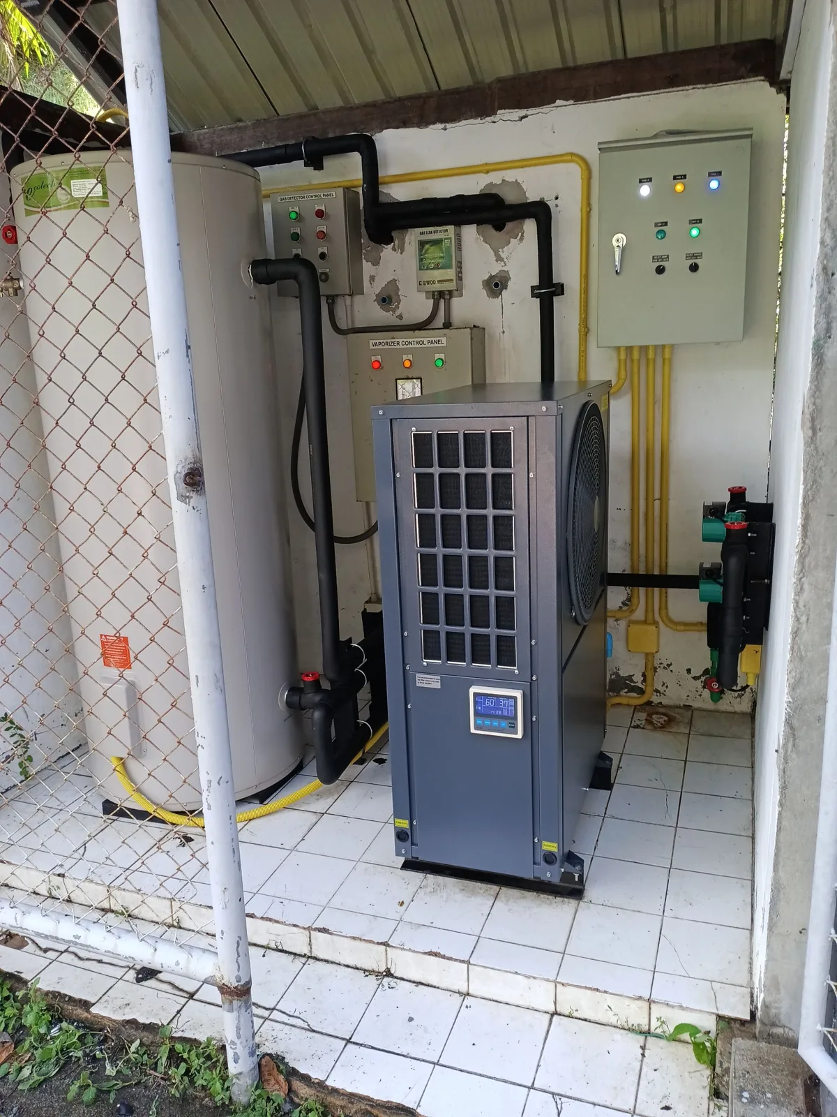 โรงเชือดและโรงงานแปรรูปเนื้อสัตว์: ใช้ Heat Pump ทำน้ำร้อน 60-70°C แทนหม้อต้มแก๊ส ประหยัดกว่า ปลอดภัยกว่า