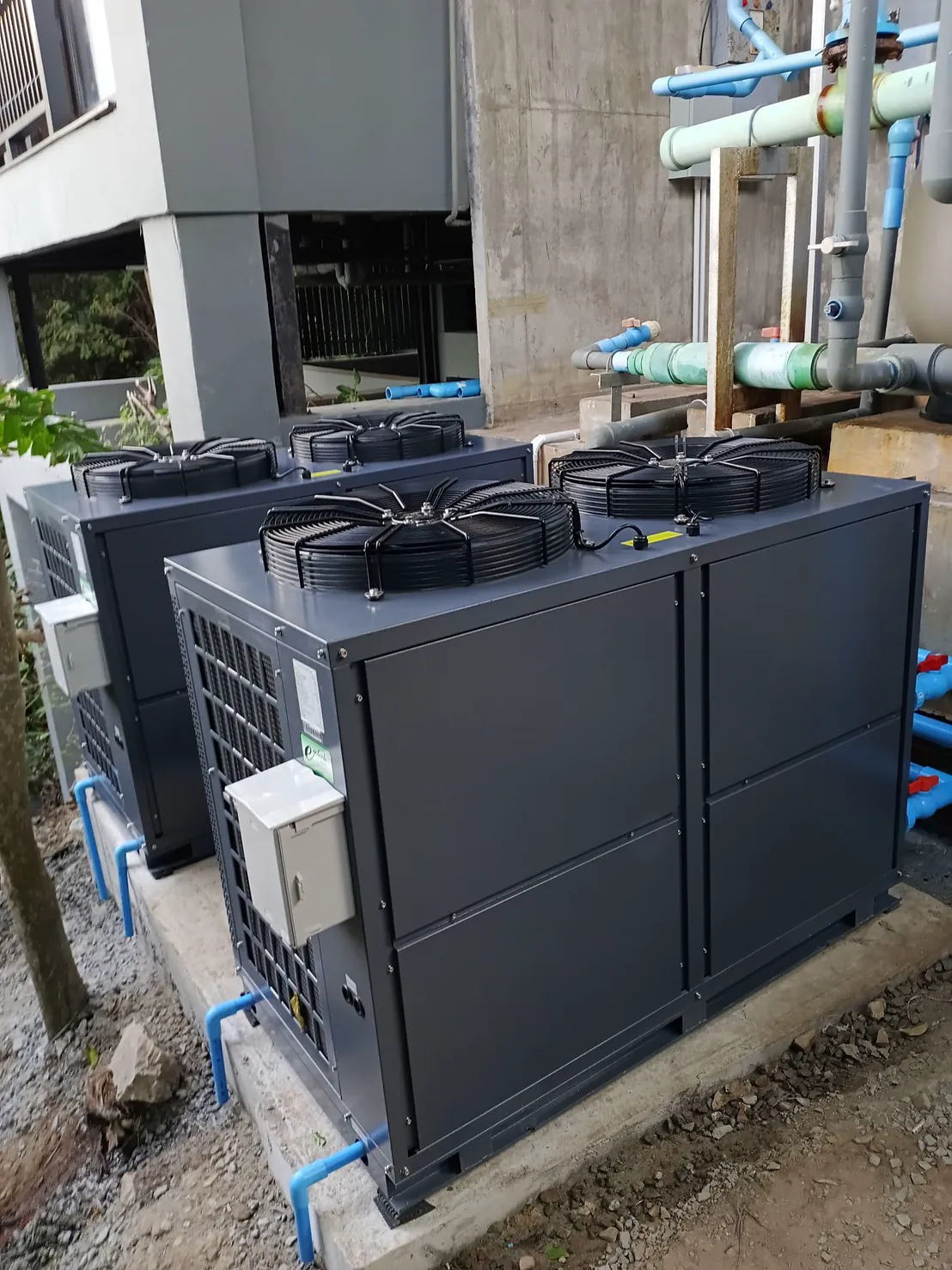 ติดตั้ง Pool Heat Pump ทำน้ำอุ่นสระว่ายน้ำ COP 5.8 โรงแรม 5 ดาว เกาะสมุย