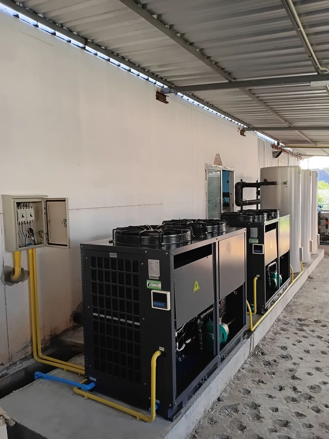 ติดตั้ง Ecotech Heat Pump 1000 ลิตร/ชม. 2 เครื่อง น้ำร้อน 70°C โรงงานซักอบรีด จ.สุราษฎร์ธานี (ซักผ้าฆ่าเชื้อให้โรงพยาบาลรัฐ)