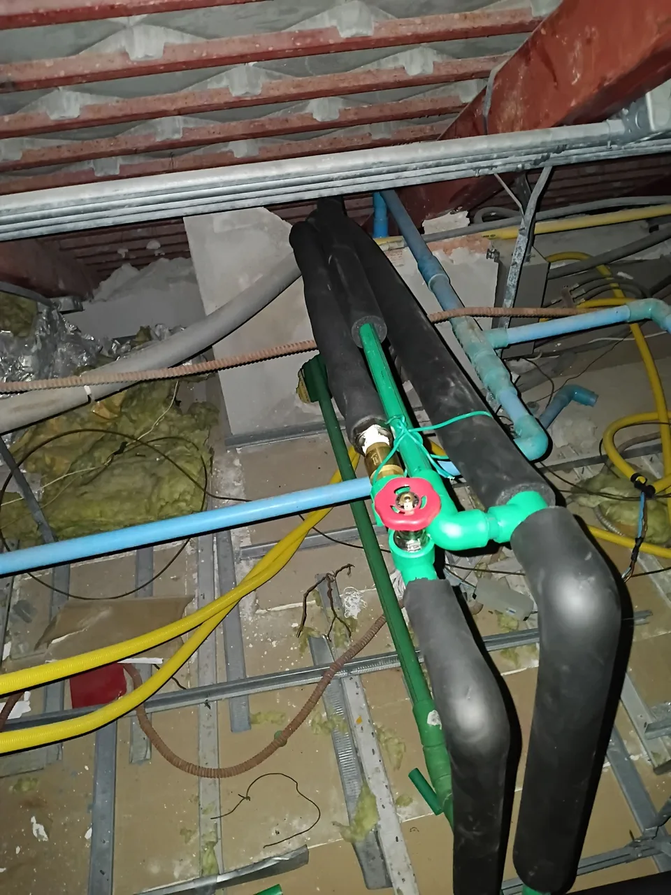 Renovate ระบบน้ำร้อนจากหม้อต้ม เป็น Ecotech Heat Pump — โรงแรม 5 ดาว หาดสุรินทร์ ภูเก็ต - รูปที่ 2